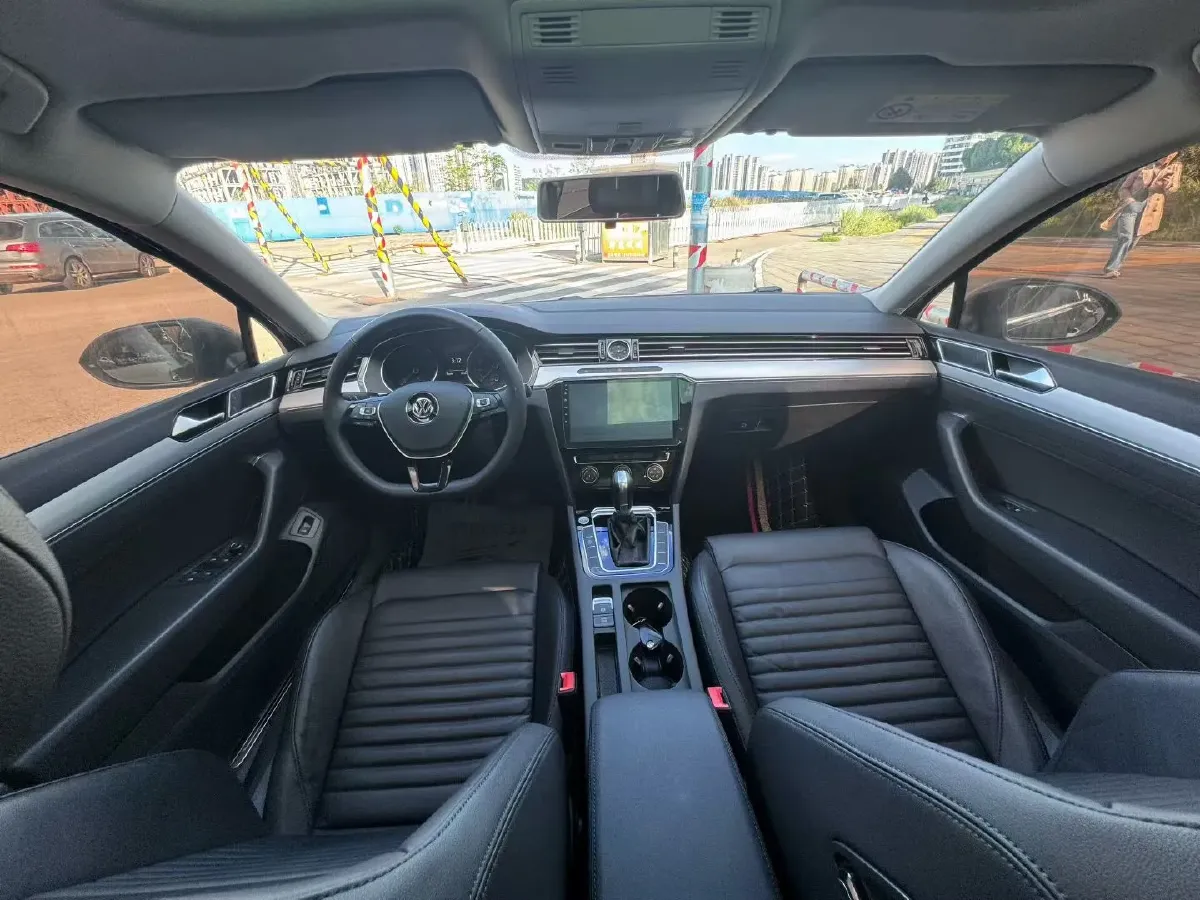 2019 Volkswagen Magotan 2.0T 186HP L4 7DCT,autocango,china used car exporter,china ev exporter,chinese used car exporter,chinese used ev exporter