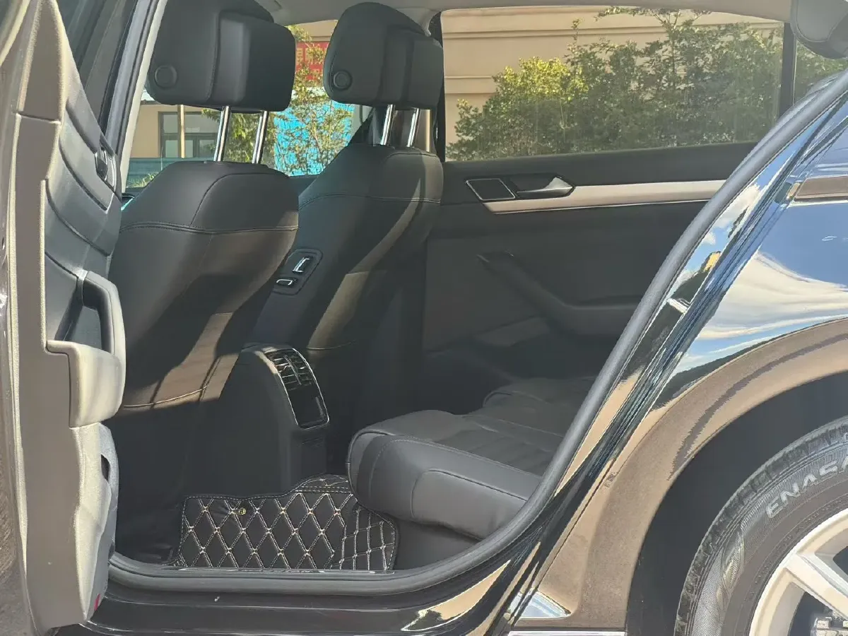 2019 Volkswagen Magotan 2.0T 186HP L4 7DCT,autocango,china used car exporter,china ev exporter,chinese used car exporter,chinese used ev exporter