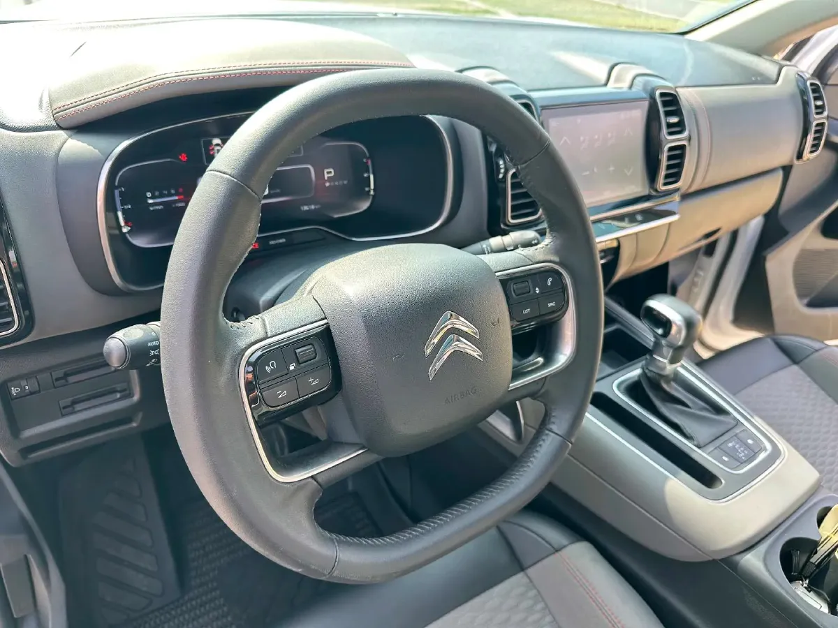 2017 Citroen C5 Aircross 1.6T 167HP L4 6AT,autocango,china used car exporter,china ev exporter,chinese used car exporter,chinese used ev exporter