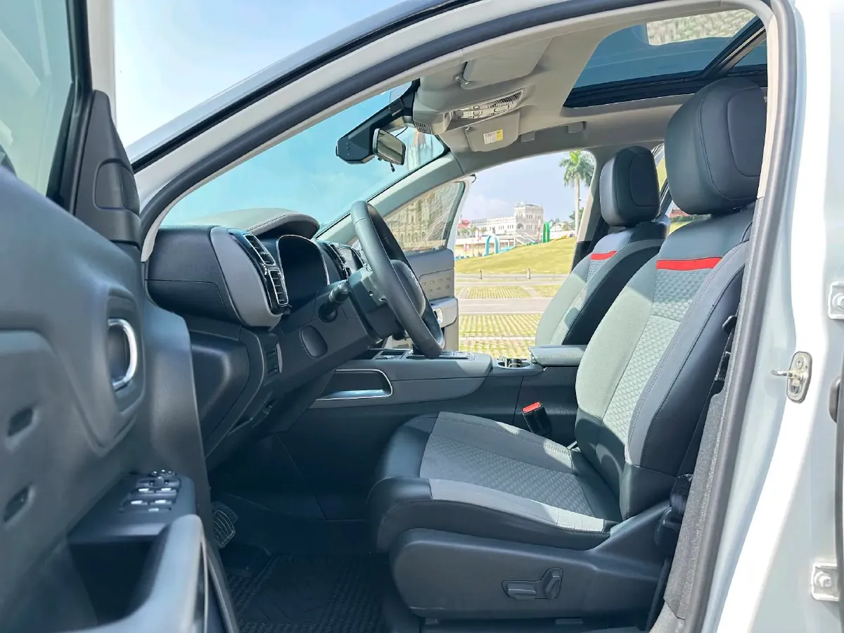 2017 Citroen C5 Aircross 1.6T 167HP L4 6AT,autocango,china used car exporter,china ev exporter,chinese used car exporter,chinese used ev exporter