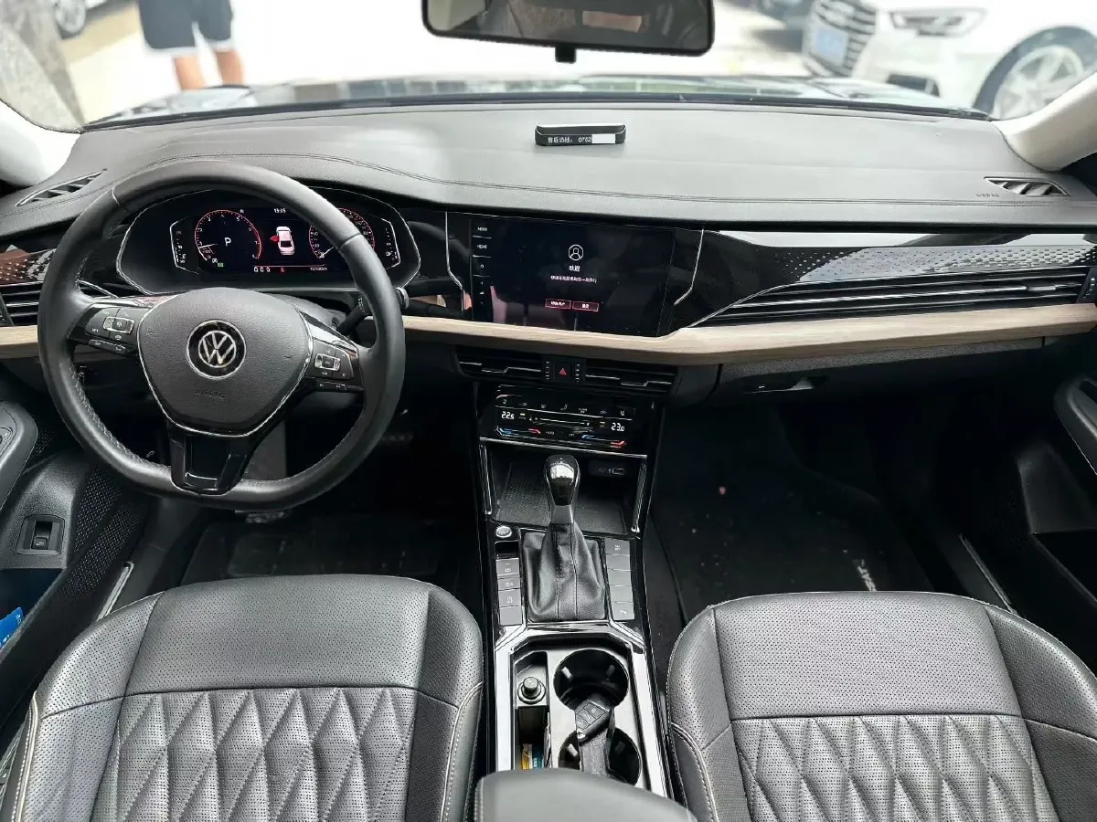 2021 Volkswagen Passat 2.0T 186HP L4 7DCT,autocango,china used car exporter,china ev exporter,chinese used car exporter,chinese used ev exporter