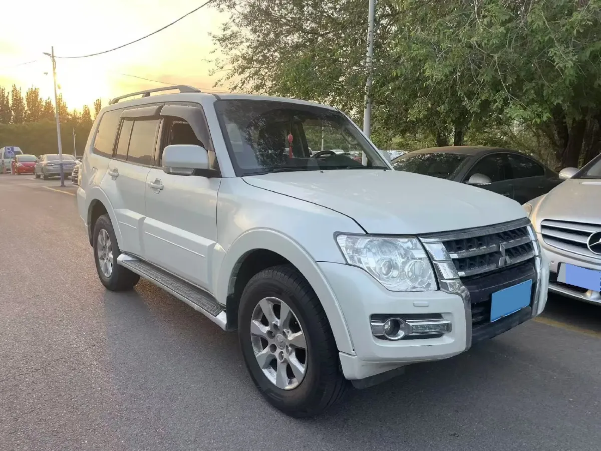 2016 Mitsubishi Pajero 3.0L 174HP V6 5AT,autocango,china used car exporter,china ev exporter,chinese used car exporter,chinese used ev exporter