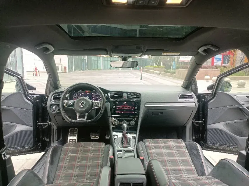 2018 Volkswagen GolfGTI 2.0T 220HP L4 7DCT,autocango,china used car exporter,china ev exporter,chinese used car exporter,chinese used ev exporter