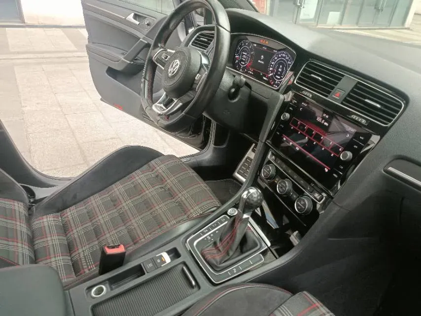 2018 Volkswagen GolfGTI 2.0T 220HP L4 7DCT,autocango,china used car exporter,china ev exporter,chinese used car exporter,chinese used ev exporter