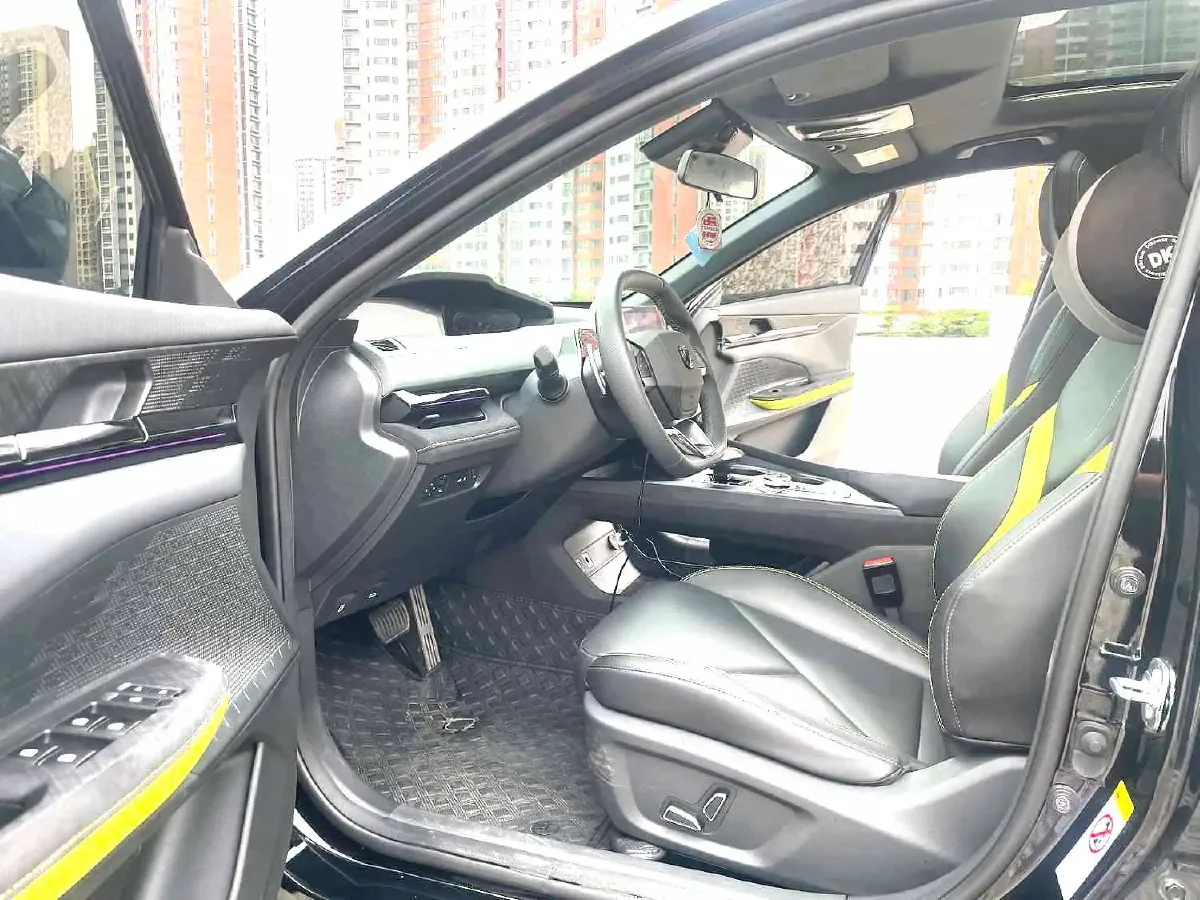 2022 ChangAn UNI-V 1.5T 188HP L4 7DCT,autocango,china used car exporter,china ev exporter,chinese used car exporter,chinese used ev exporter