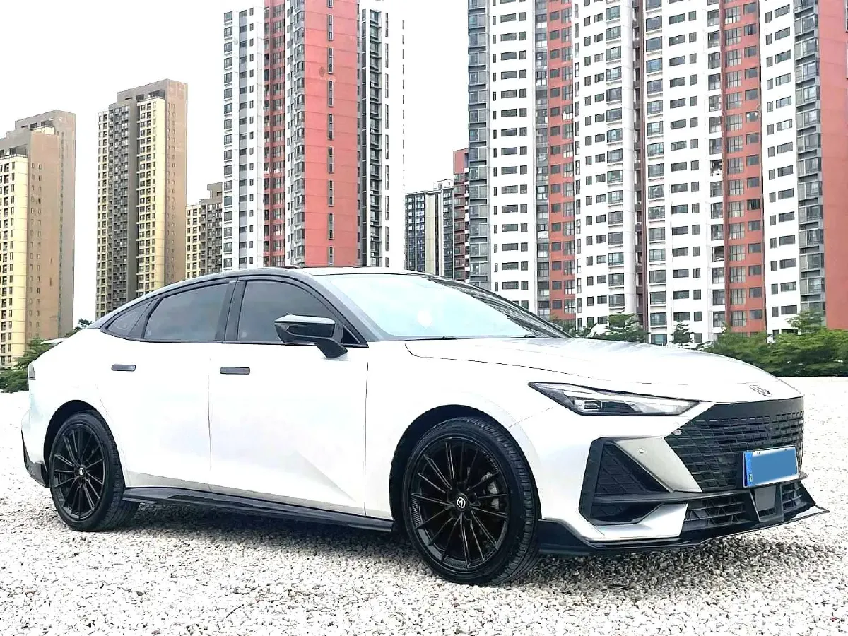 2022 ChangAn UNI-V 1.5T 188HP L4 7DCT,autocango,china used car exporter,china ev exporter,chinese used car exporter,chinese used ev exporter