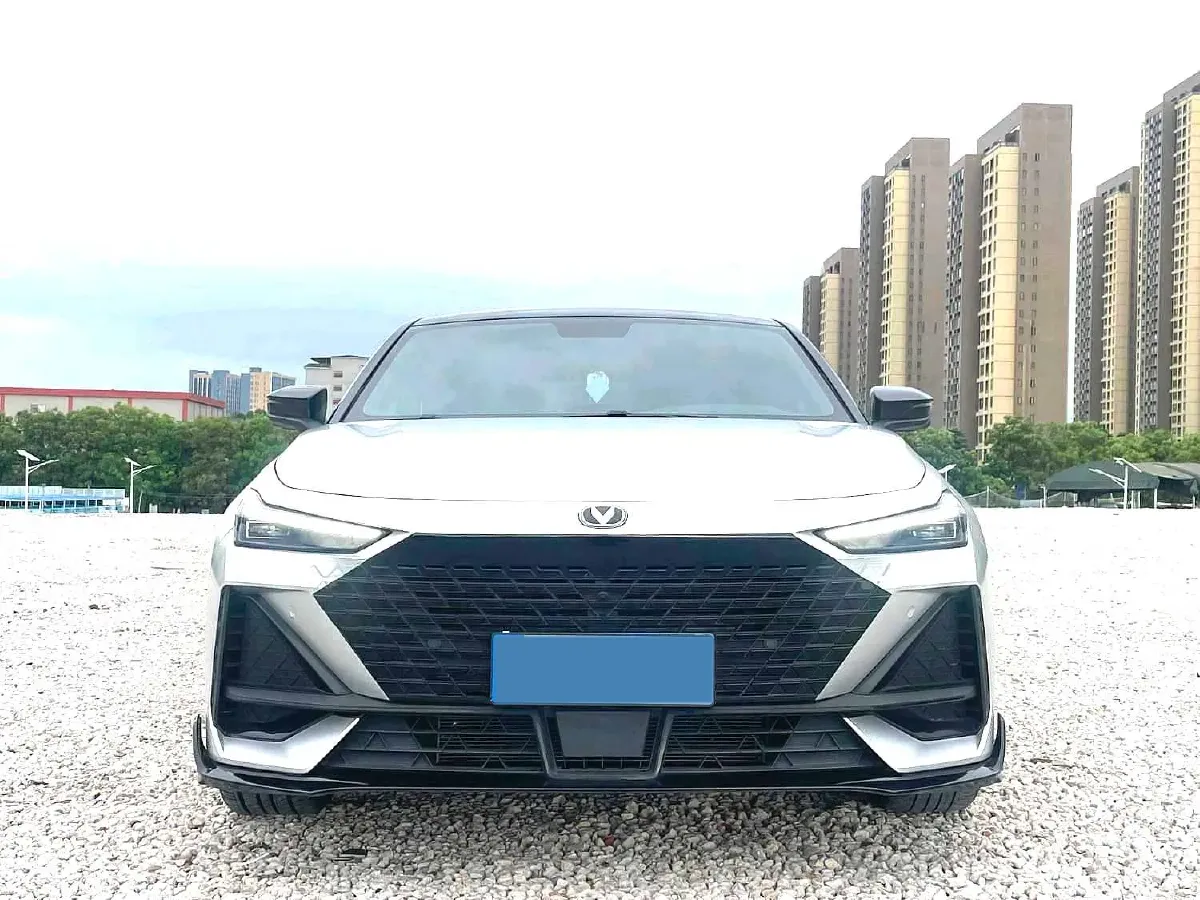 2022 ChangAn UNI-V 1.5T 188HP L4 7DCT,autocango,china used car exporter,china ev exporter,chinese used car exporter,chinese used ev exporter
