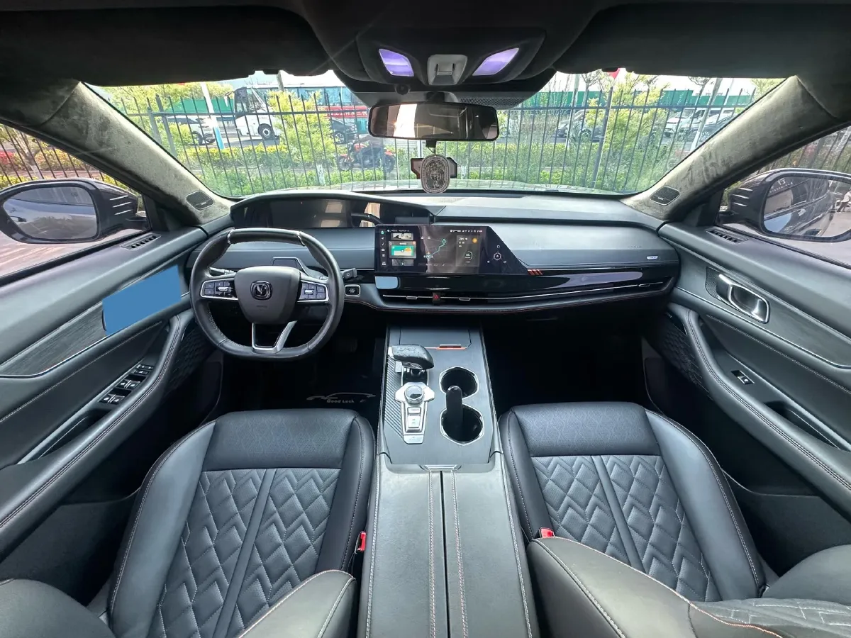 2021 ChangAn UNI-K 2.0T 233HP L4 8AT,autocango,china used car exporter,china ev exporter,chinese used car exporter,chinese used ev exporter