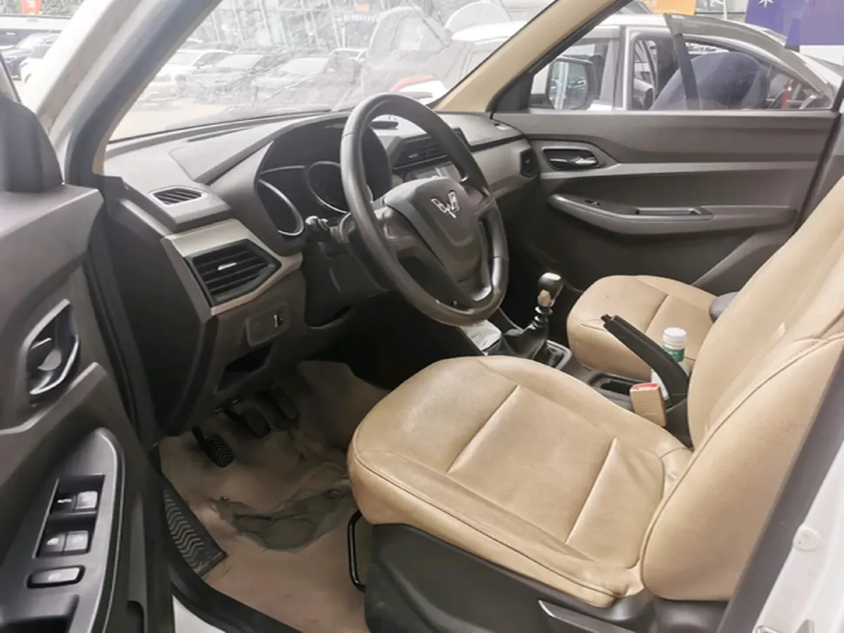 2019 WuLing HongGuang 1.5L 99HP L4 6MT,autocango,china used car exporter,china ev exporter,chinese used car exporter,chinese used ev exporter