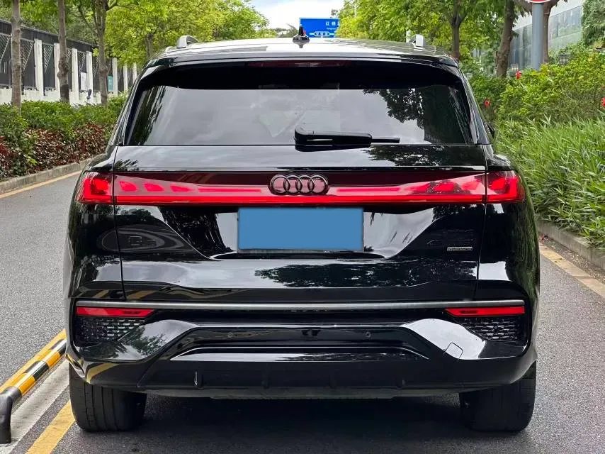 2022 Audi A7L 2.0T 245HP L4 7DCT,autocango,china used car exporter,china ev exporter,chinese used car exporter,chinese used ev exporter