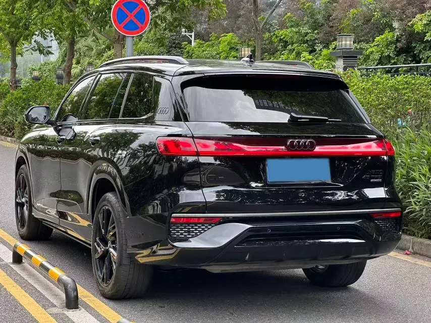 2022 Audi A7L 2.0T 245HP L4 7DCT,autocango,china used car exporter,china ev exporter,chinese used car exporter,chinese used ev exporter