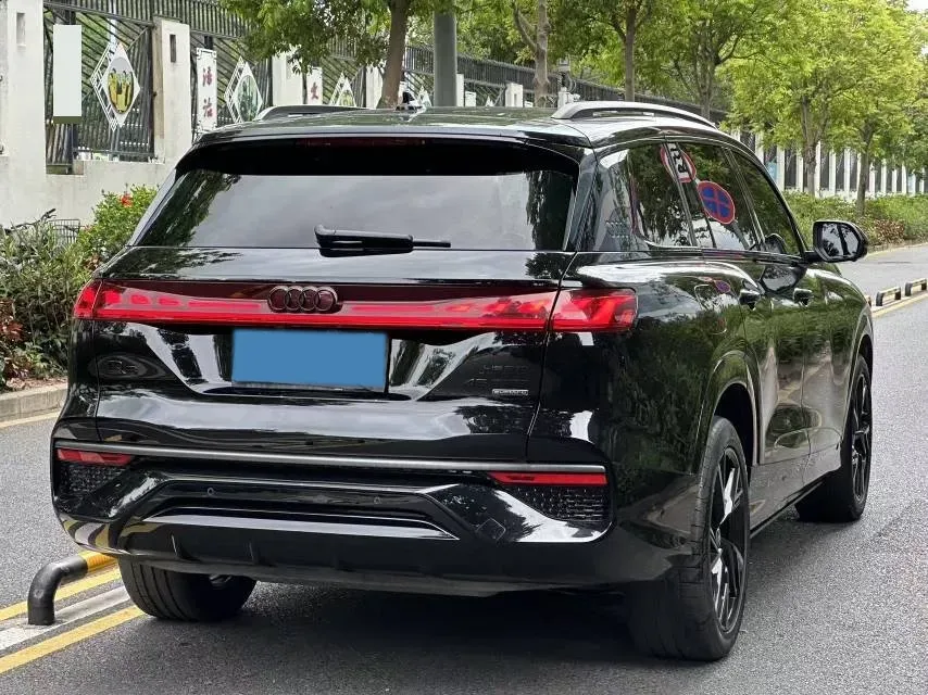 2022 Audi A7L 2.0T 245HP L4 7DCT,autocango,china used car exporter,china ev exporter,chinese used car exporter,chinese used ev exporter