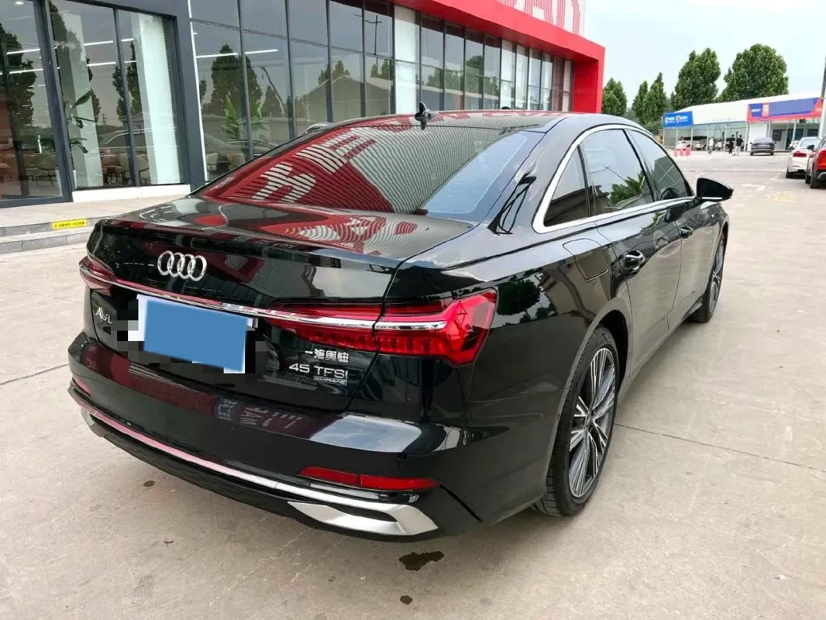 2025 Audi A6L 2.0T 245HP L4 7DCT,autocango,china used car exporter,china ev exporter,chinese used car exporter,chinese used ev exporter