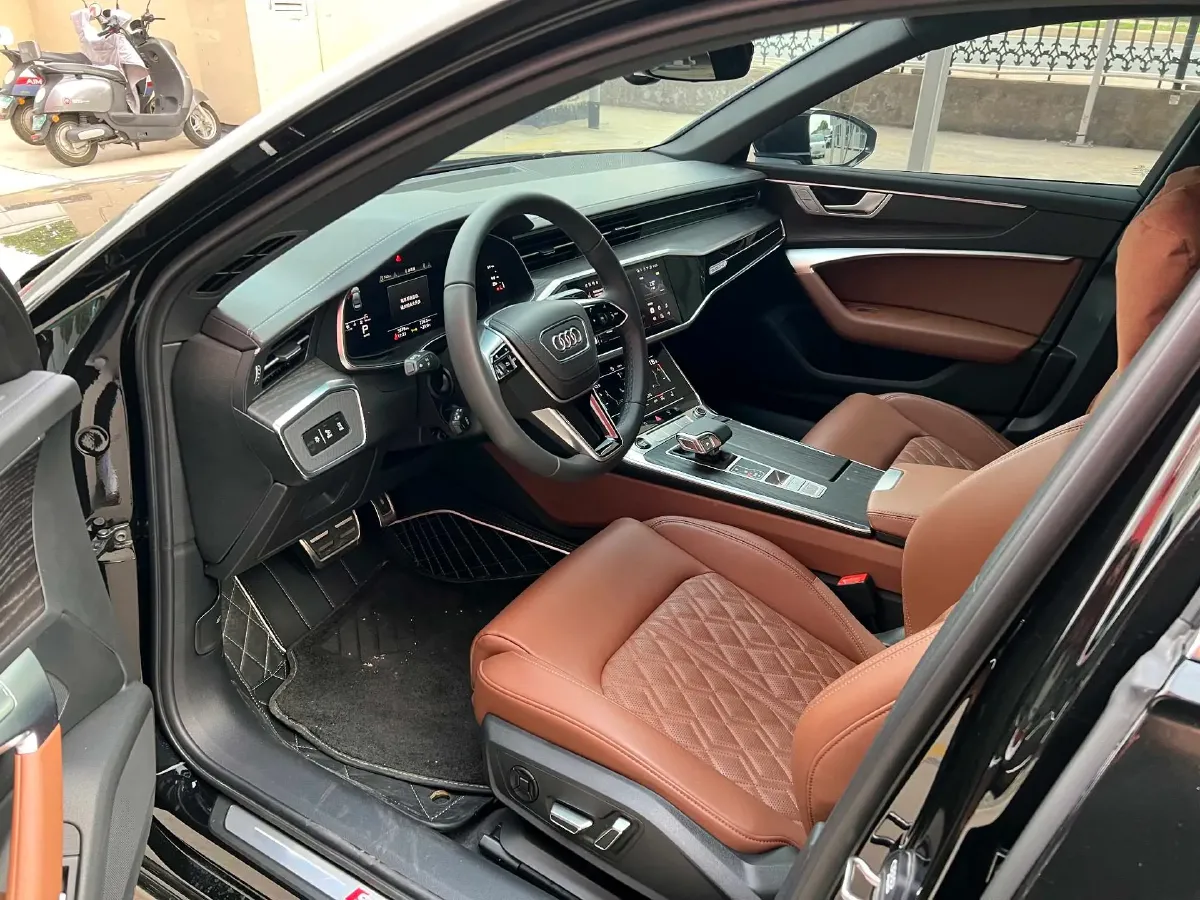 2025 Audi A6L 2.0T 245HP L4 7DCT,autocango,china used car exporter,china ev exporter,chinese used car exporter,chinese used ev exporter