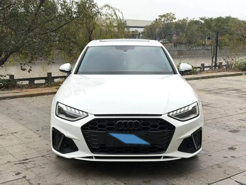 2020 Audi A4L 2.0T 190HP L4 7DCT,autocango,china used car exporter,china ev exporter,chinese used car exporter,chinese used ev exporter