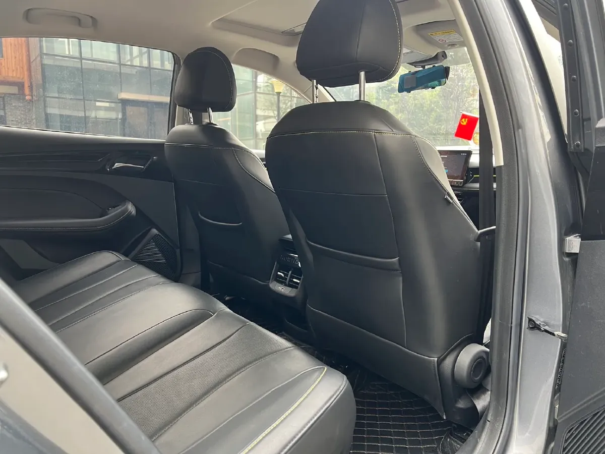 2021 Roewe i5 1.5L 120HP L4 CVT,autocango,china used car exporter,china ev exporter,chinese used car exporter,chinese used ev exporter