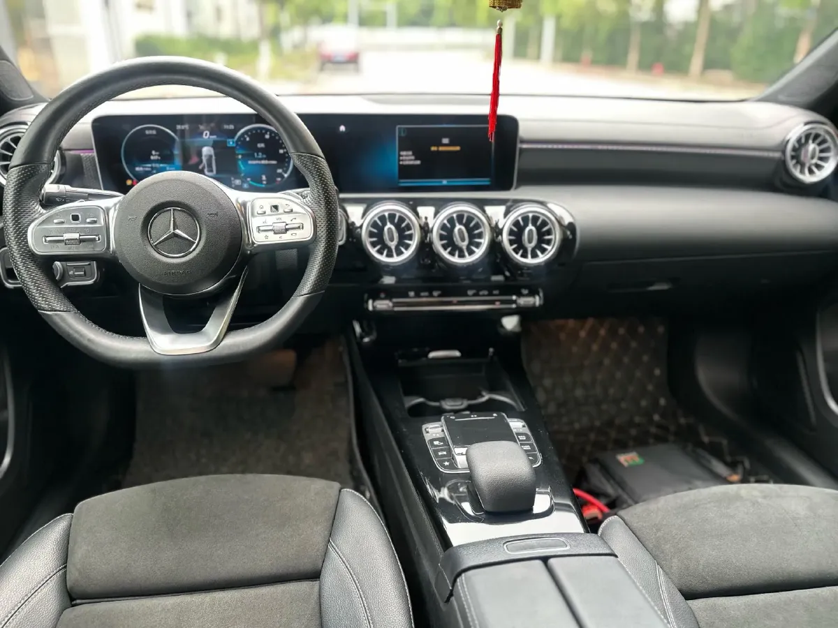 2020 Mercedes-Benz A Class 1.3T 163HP L4 7DCT,autocango,china used car exporter,china ev exporter,chinese used car exporter,chinese used ev exporter