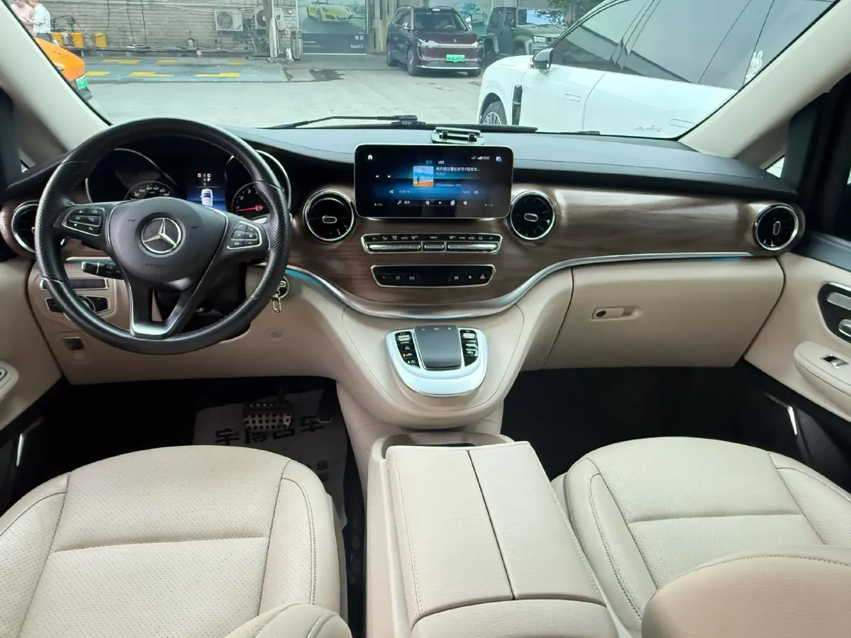 2022 Mercedes-Benz V Class 2.0T 211HP L4 9AT,autocango,china used car exporter,china ev exporter,chinese used car exporter,chinese used ev exporter