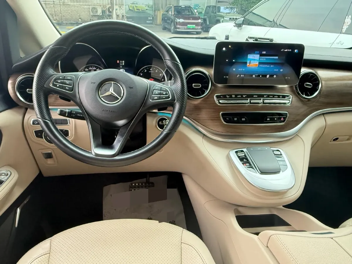 2022 Mercedes-Benz V Class 2.0T 211HP L4 9AT,autocango,china used car exporter,china ev exporter,chinese used car exporter,chinese used ev exporter