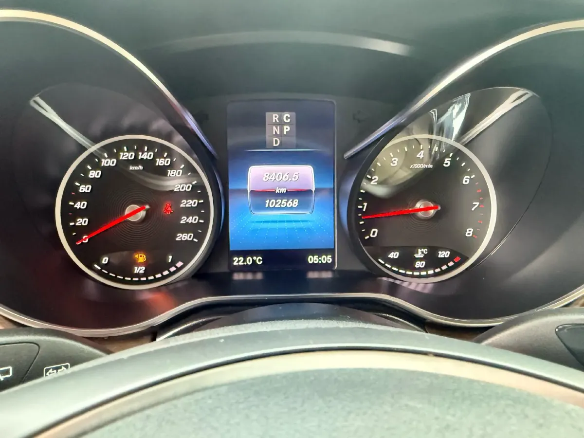 2022 Mercedes-Benz V Class 2.0T 211HP L4 9AT,autocango,china used car exporter,china ev exporter,chinese used car exporter,chinese used ev exporter