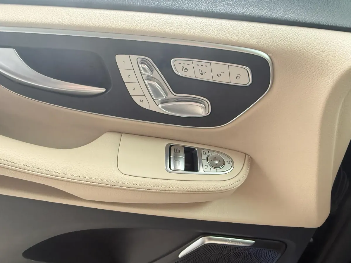 2022 Mercedes-Benz V Class 2.0T 211HP L4 9AT,autocango,china used car exporter,china ev exporter,chinese used car exporter,chinese used ev exporter
