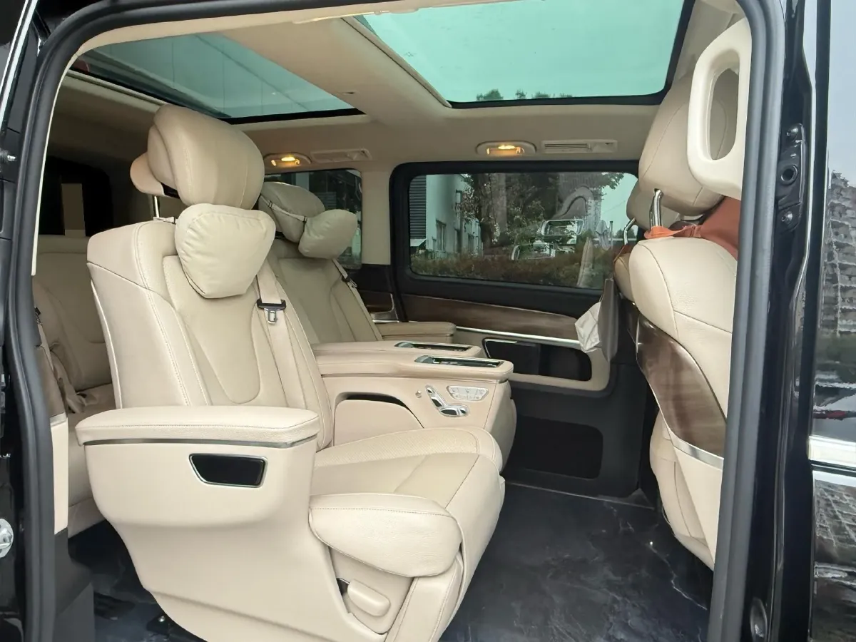 2022 Mercedes-Benz V Class 2.0T 211HP L4 9AT,autocango,china used car exporter,china ev exporter,chinese used car exporter,chinese used ev exporter