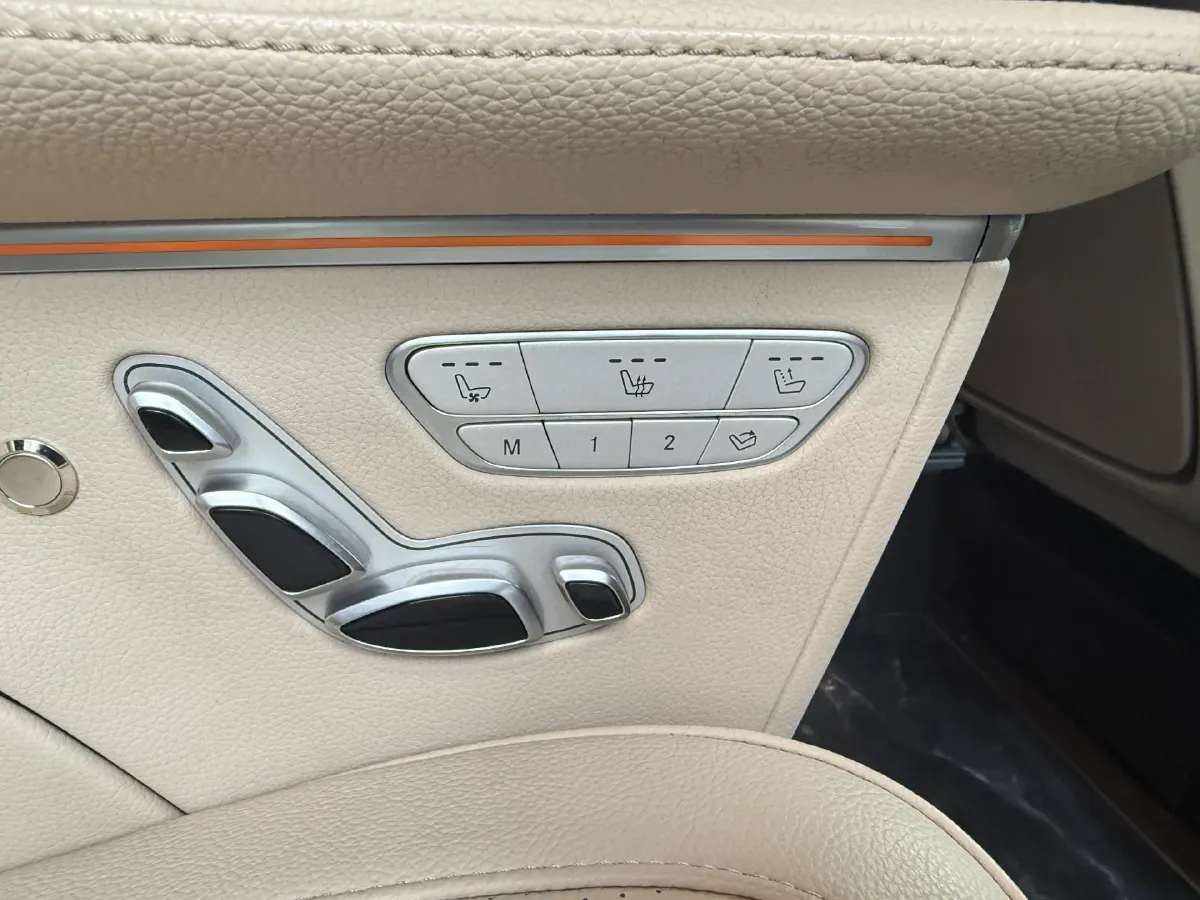 2022 Mercedes-Benz V Class 2.0T 211HP L4 9AT,autocango,china used car exporter,china ev exporter,chinese used car exporter,chinese used ev exporter