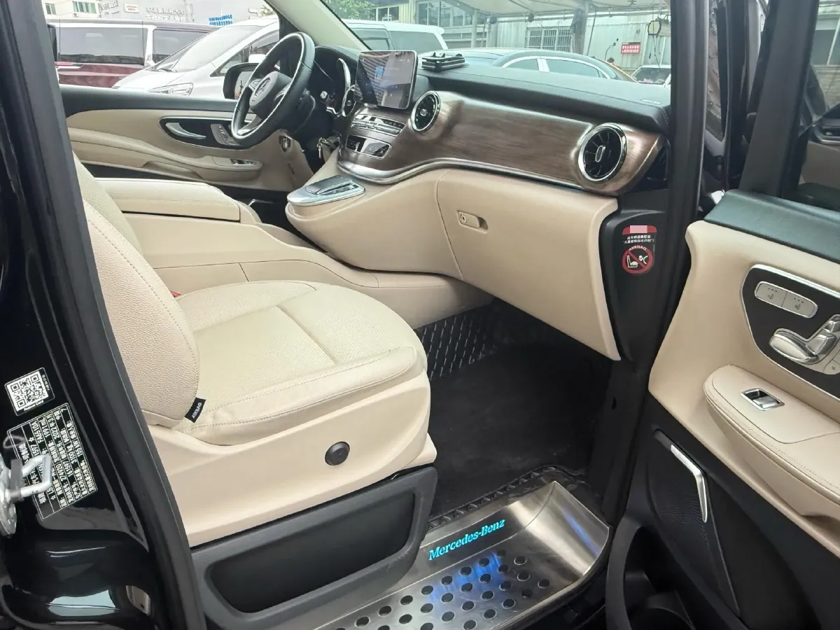 2022 Mercedes-Benz V Class 2.0T 211HP L4 9AT,autocango,china used car exporter,china ev exporter,chinese used car exporter,chinese used ev exporter