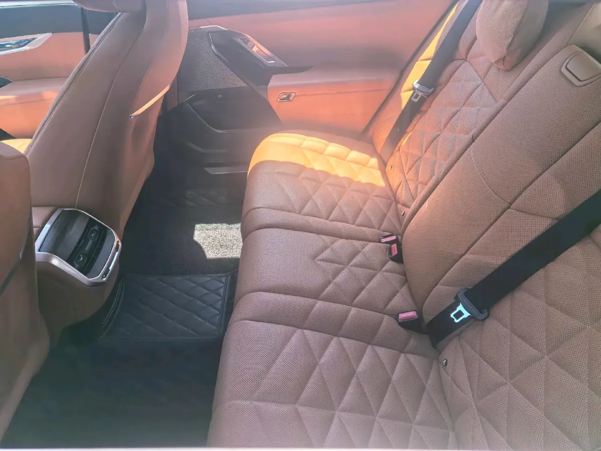 2023 BMW 7 Series 3.0T 272HP L6 8AT,autocango,china used car exporter,china ev exporter,chinese used car exporter,chinese used ev exporter