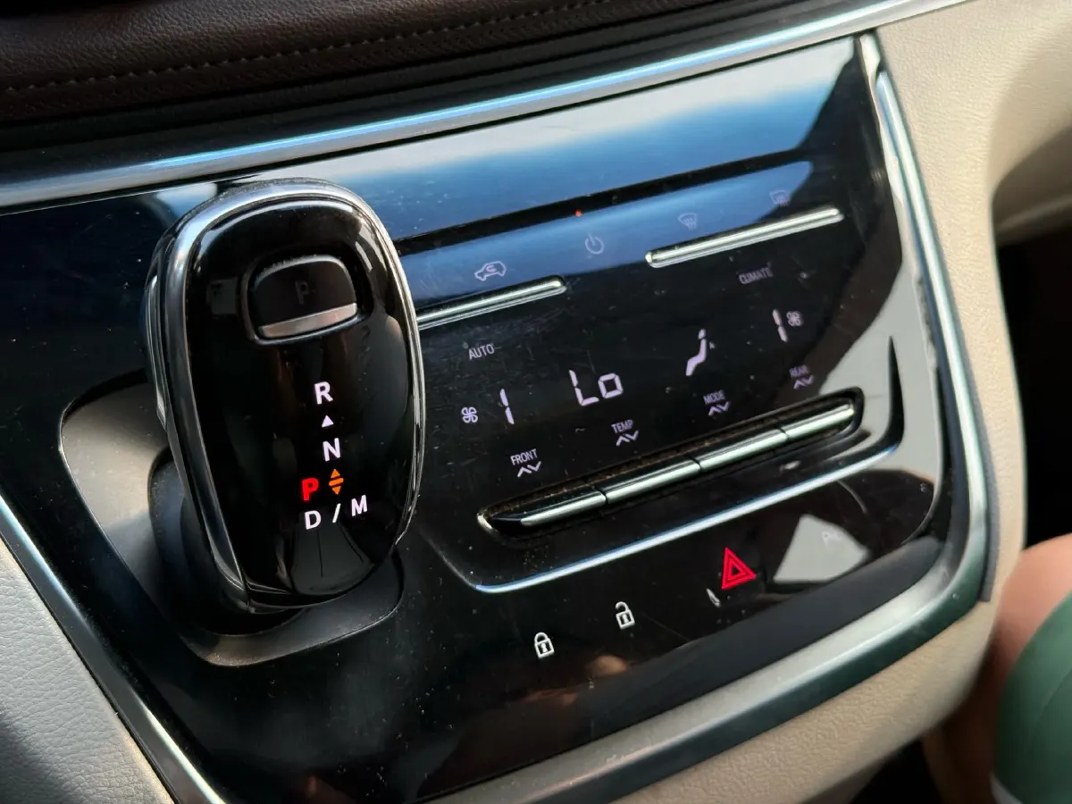 2021 Buick GL8 2.0T 237HP L4 9AT,autocango,china used car exporter,china ev exporter,chinese used car exporter,chinese used ev exporter