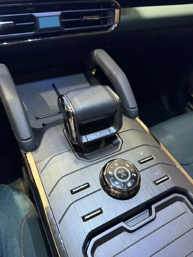 2024 Jetour X90 PRO 2.0T 254HP L4 7DCT,autocango,china used car exporter,china ev exporter,chinese used car exporter,chinese used ev exporter