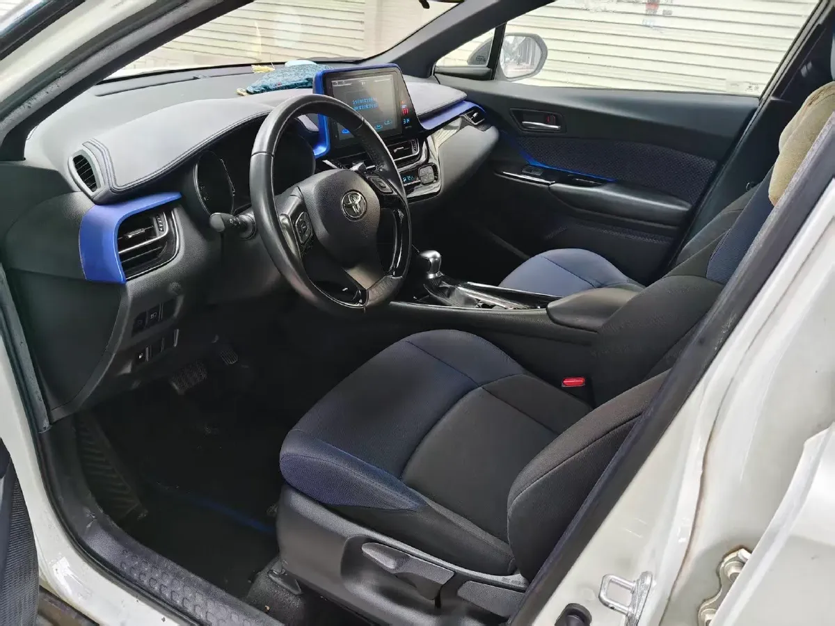 2018 Toyota C-HR 2.0L 171HP L4 CVT,autocango,china used car exporter,china ev exporter,chinese used car exporter,chinese used ev exporter