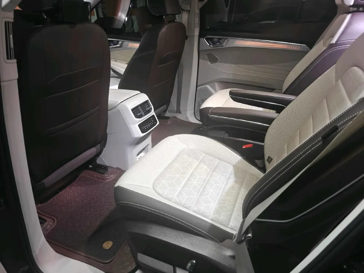 2021 Volkswagen Talagon 2.0T 220HP L4 7DCT,autocango,china used car exporter,china ev exporter,chinese used car exporter,chinese used ev exporter