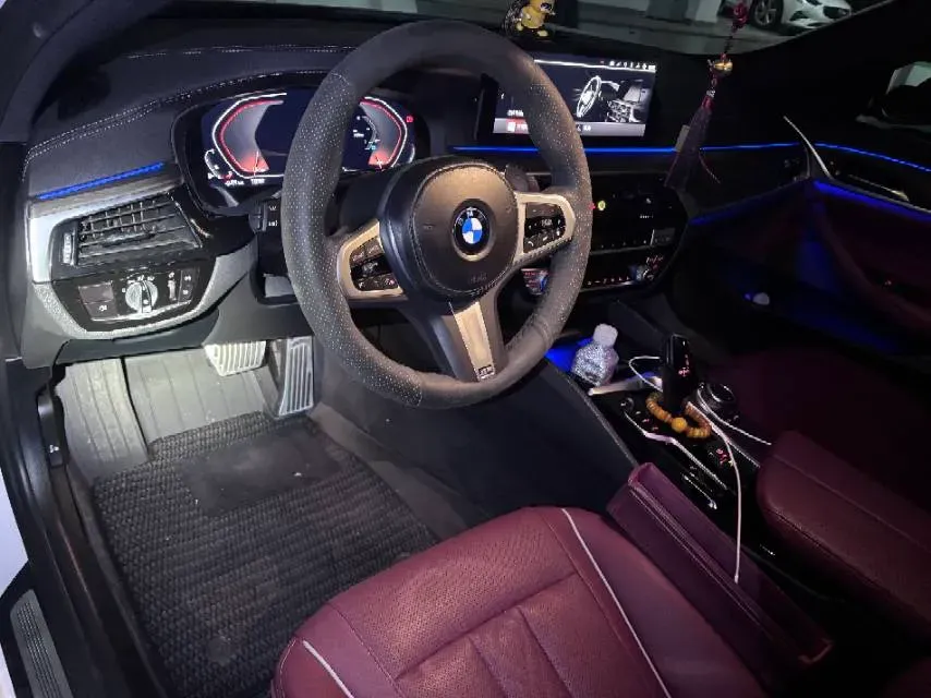 2022 BMW 5 Series 2.0T 252HP L4 8AT,autocango,china used car exporter,china ev exporter,chinese used car exporter,chinese used ev exporter