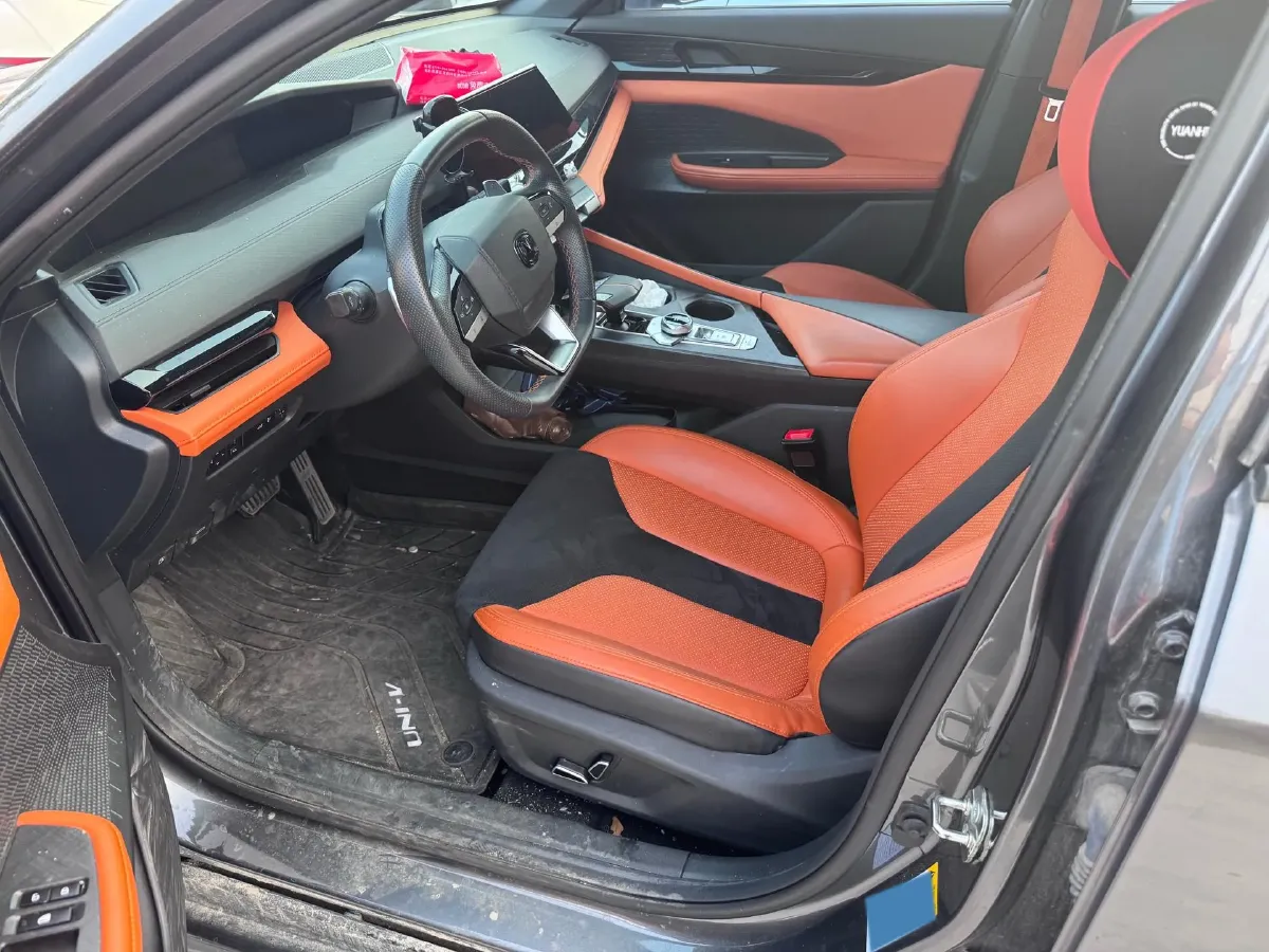 2023 ChangAn UNI-V 1.5T 188HP L4 7DCT,autocango,china used car exporter,china ev exporter,chinese used car exporter,chinese used ev exporter