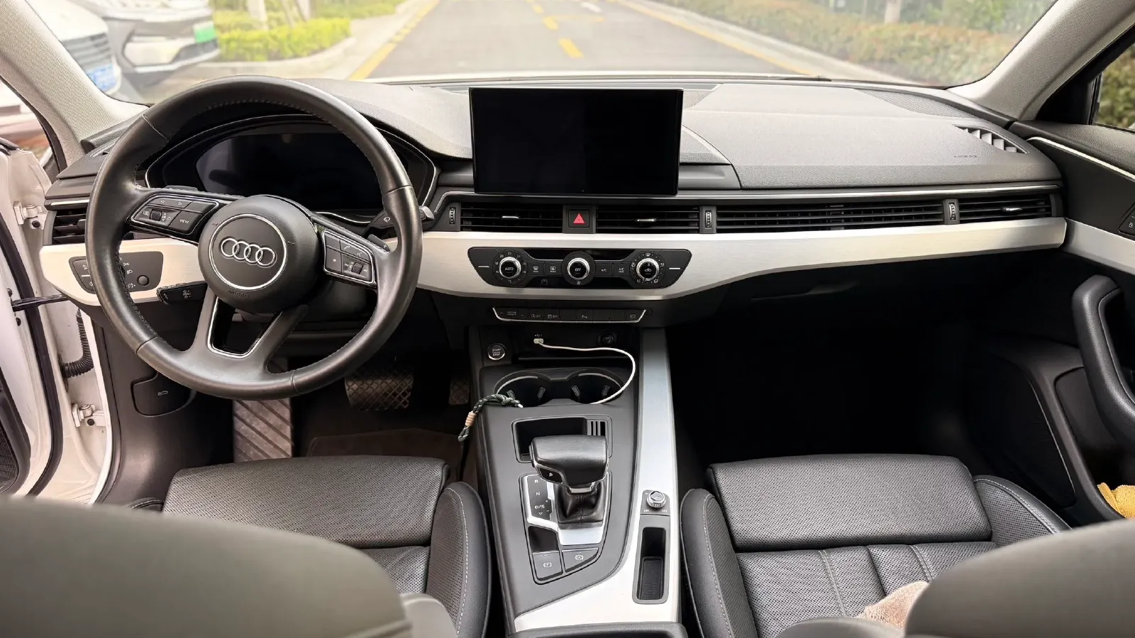 2020 Audi A4L 2.0T 190HP L4 7DCT,autocango,china used car exporter,china ev exporter,chinese used car exporter,chinese used ev exporter