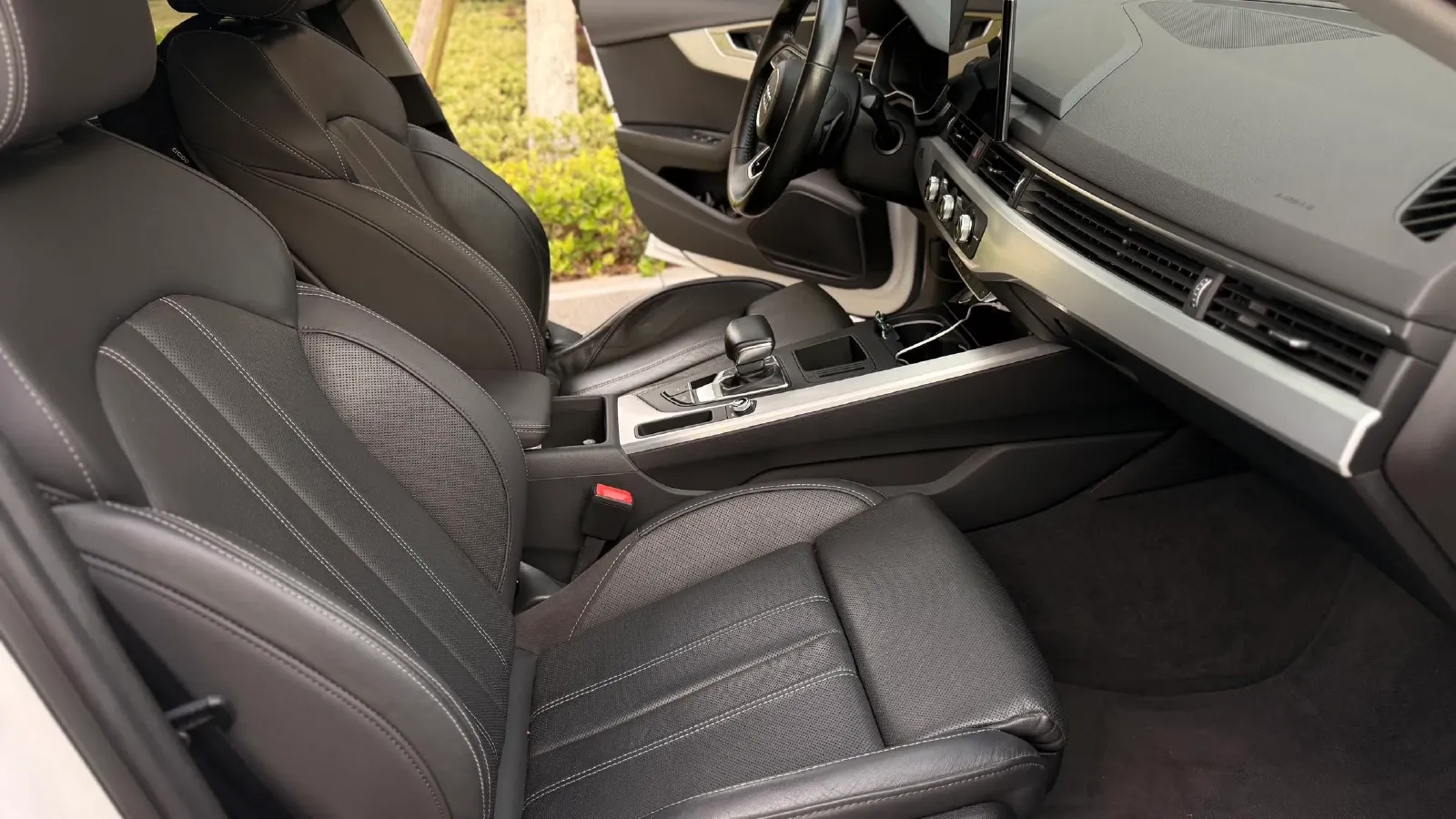 2020 Audi A4L 2.0T 190HP L4 7DCT,autocango,china used car exporter,china ev exporter,chinese used car exporter,chinese used ev exporter