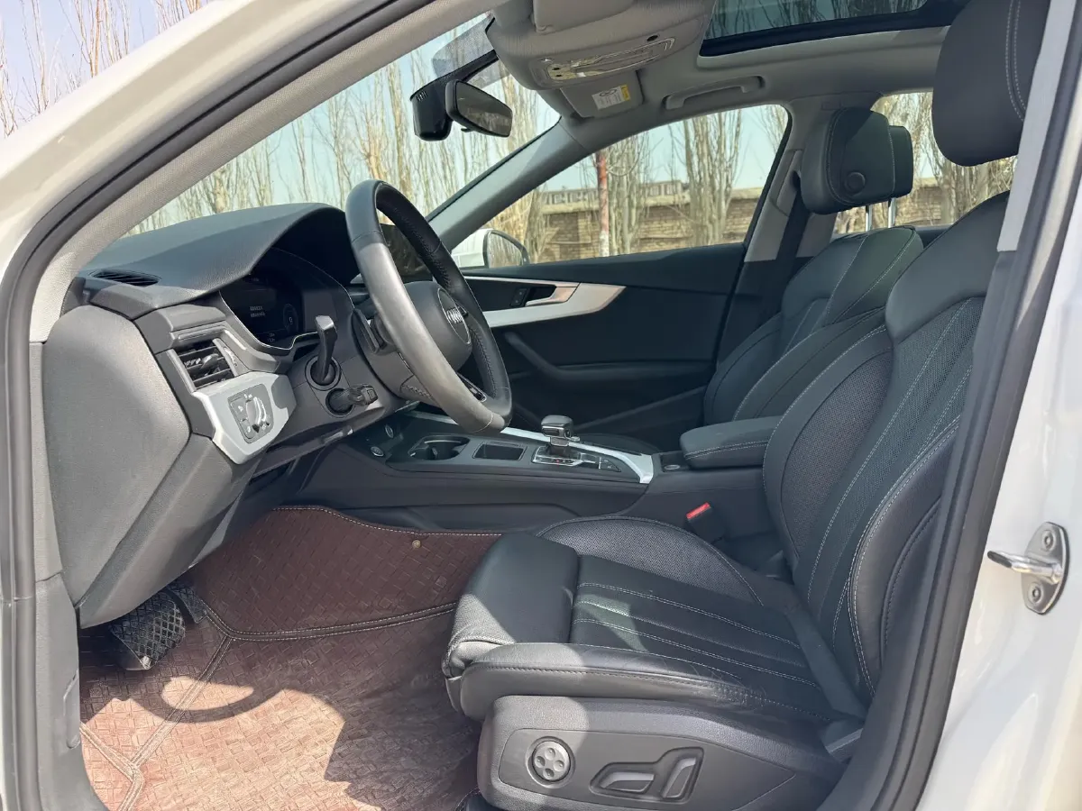 2020 Audi A4L 2.0T 190HP L4 7DCT,autocango,china used car exporter,china ev exporter,chinese used car exporter,chinese used ev exporter
