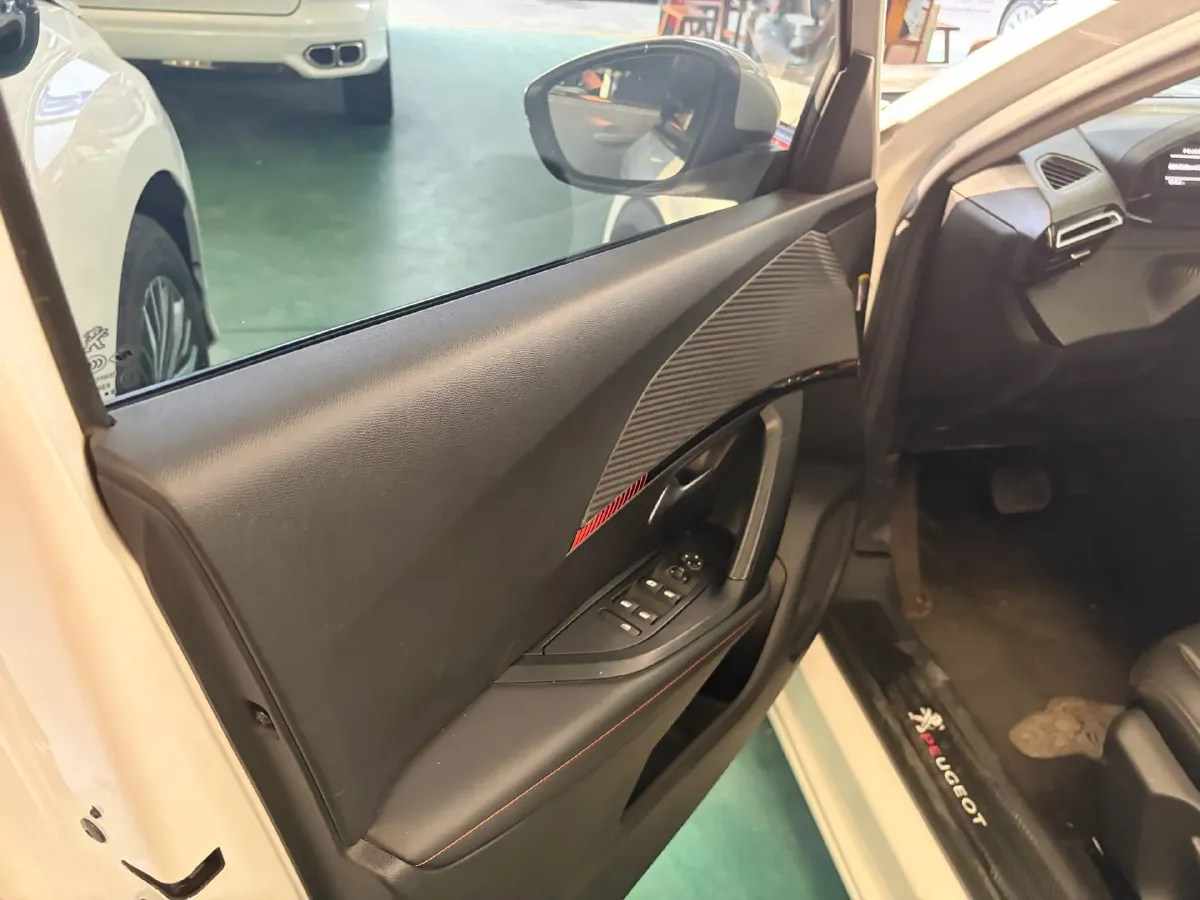 2020 Peugeot 2008 1.2T 136HP L3 6DCT,autocango,china used car exporter,china ev exporter,chinese used car exporter,chinese used ev exporter