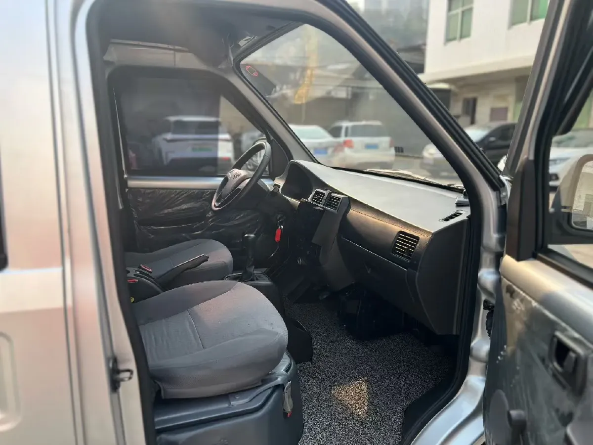 2019 WuLing RongGuang 1.5L 107HP L4 5MT,autocango,china used car exporter,china ev exporter,chinese used car exporter,chinese used ev exporter