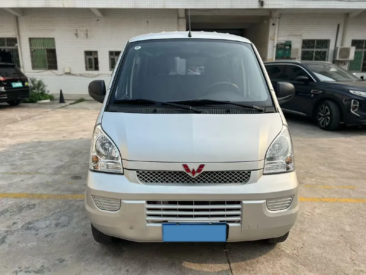 2019 WuLing RongGuang 1.5L 107HP L4 5MT,autocango,china used car exporter,china ev exporter,chinese used car exporter,chinese used ev exporter