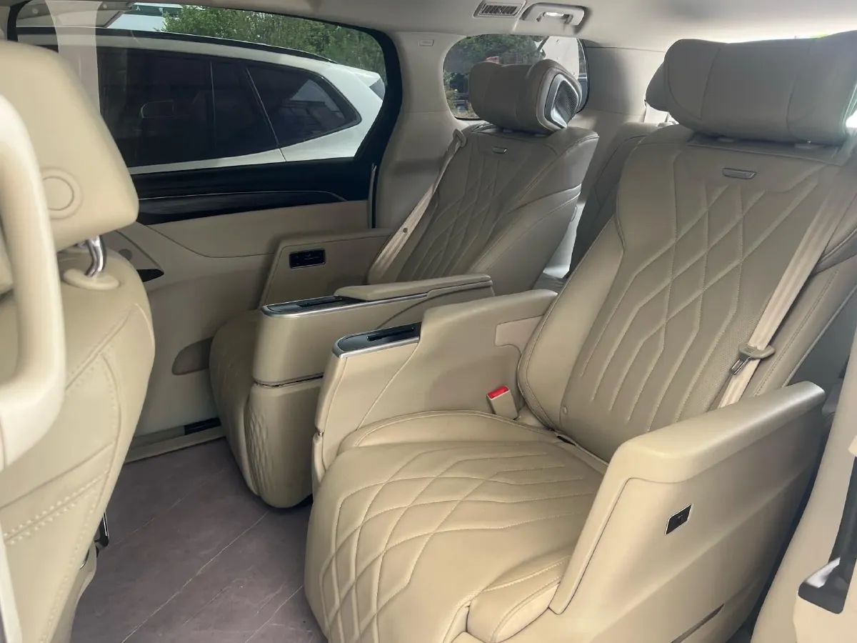 2023 Buick GL8 2.0T 237HP L4 9AT,autocango,china used car exporter,china ev exporter,chinese used car exporter,chinese used ev exporter
