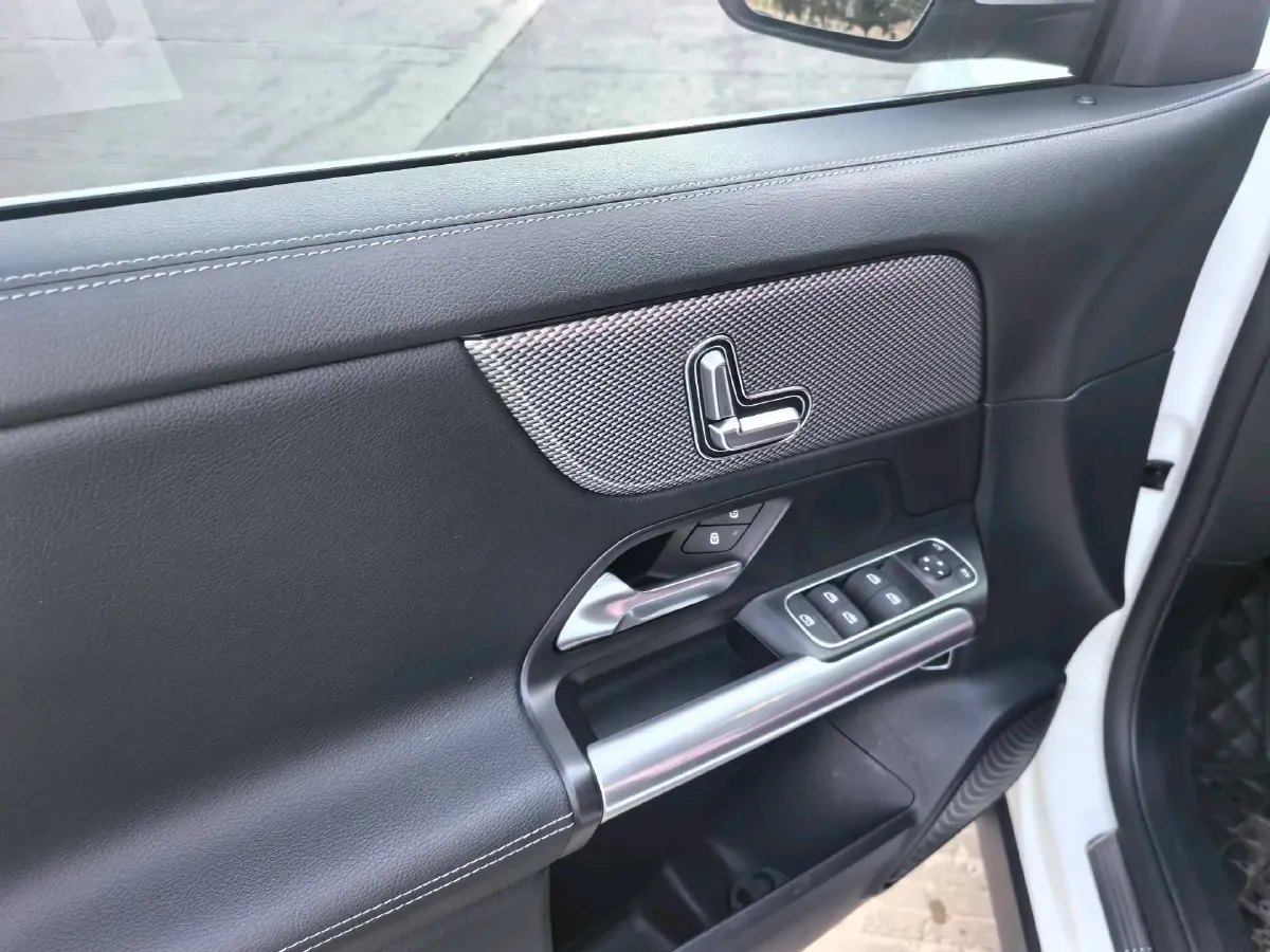 2022 Mercedes-Benz GLA Class 1.3T 136HP L4 7DCT,autocango,china used car exporter,china ev exporter,chinese used car exporter,chinese used ev exporter