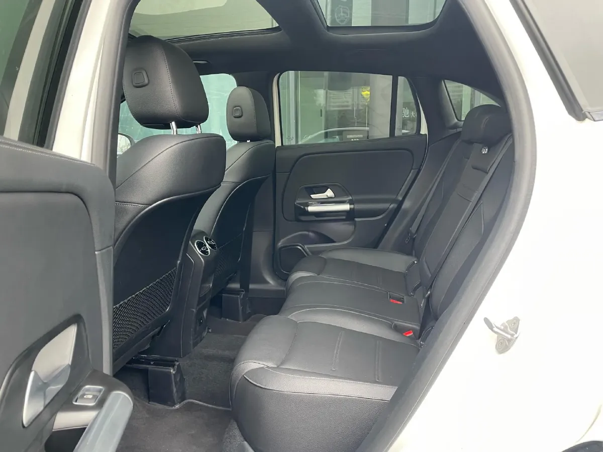 2022 Mercedes-Benz GLA Class 2.0T 190HP L4 8DCT,autocango,china used car exporter,china ev exporter,chinese used car exporter,chinese used ev exporter