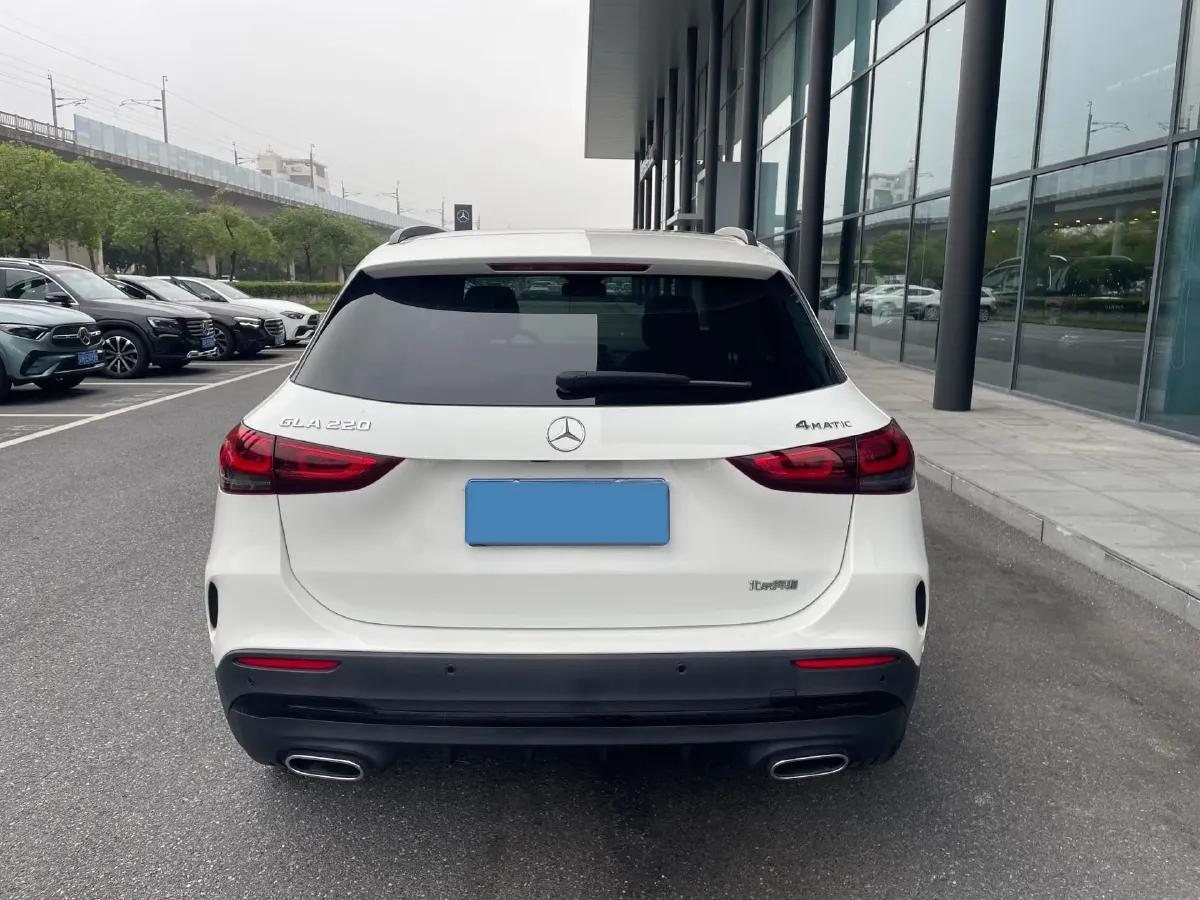 2022 Mercedes-Benz GLA Class 2.0T 190HP L4 8DCT,autocango,china used car exporter,china ev exporter,chinese used car exporter,chinese used ev exporter