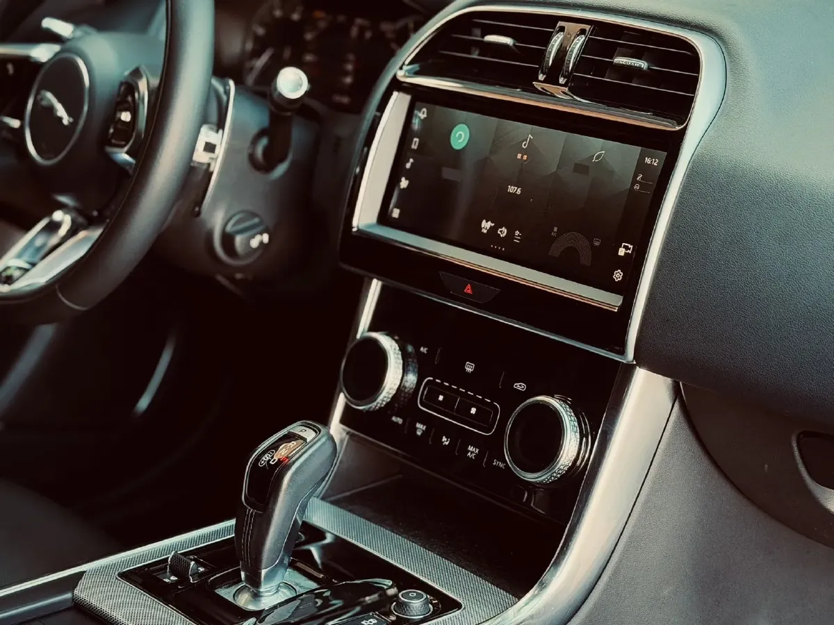 2022 Jaguar XEL 2.0T 200HP L4 8AT,autocango,china used car exporter,china ev exporter,chinese used car exporter,chinese used ev exporter