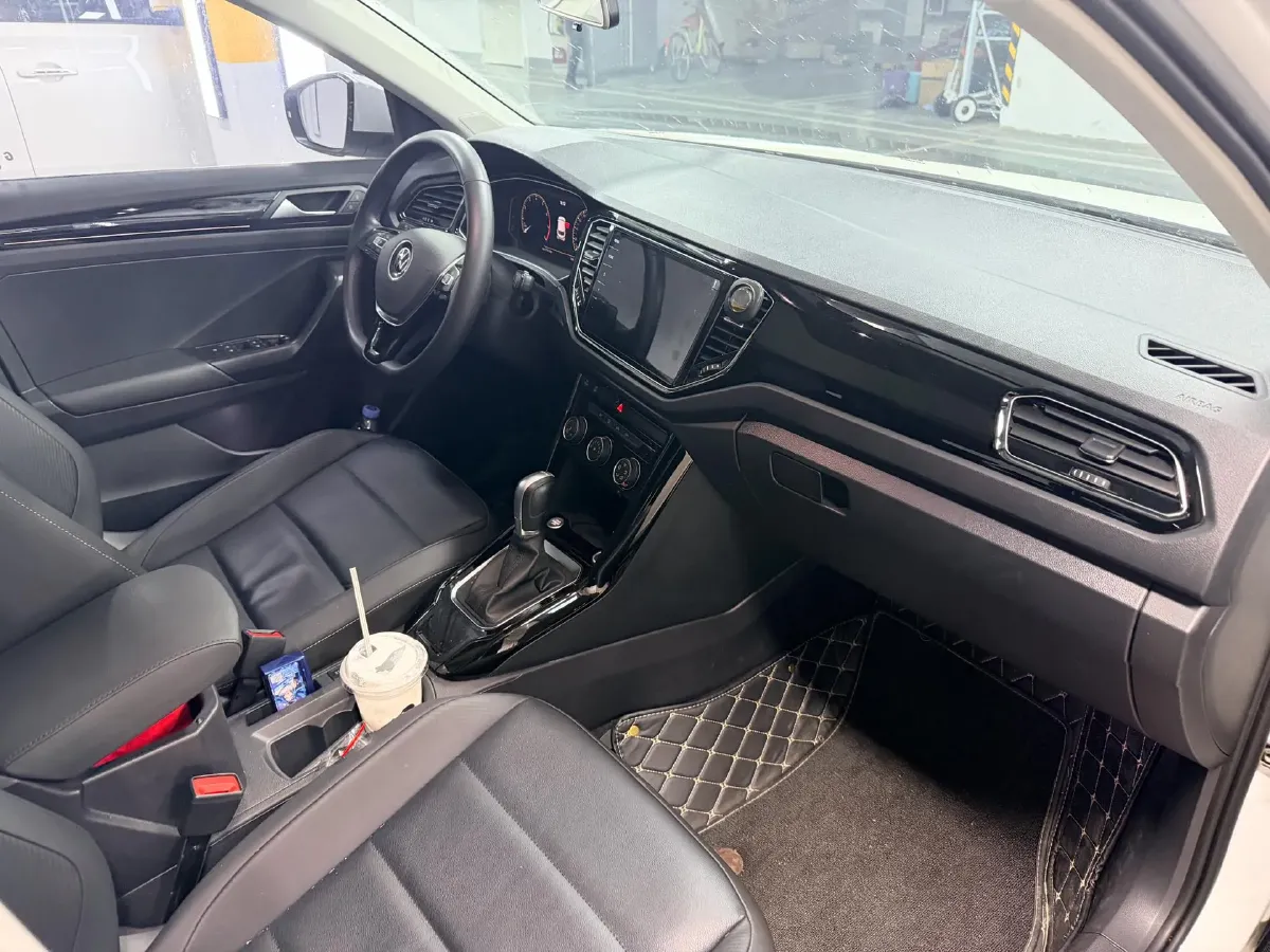 2021 Volkswagen T-Roc 1.4T 150HP L4 7DCT,autocango,china used car exporter,china ev exporter,chinese used car exporter,chinese used ev exporter