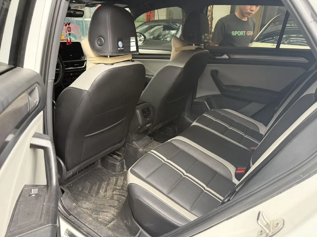 2023 Volkswagen T-Roc 1.5T 160HP L4 7DCT,autocango,china used car exporter,china ev exporter,chinese used car exporter,chinese used ev exporter