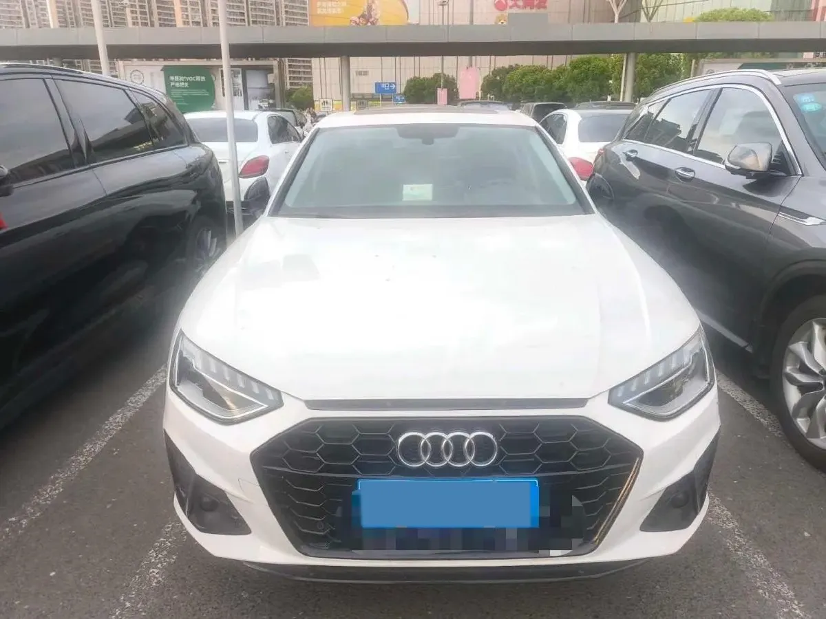 2022 Audi A4L 2.0T 190HP L4 7DCT,autocango,china used car exporter,china ev exporter,chinese used car exporter,chinese used ev exporter