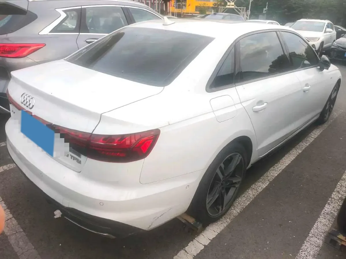 2022 Audi A4L 2.0T 190HP L4 7DCT,autocango,china used car exporter,china ev exporter,chinese used car exporter,chinese used ev exporter